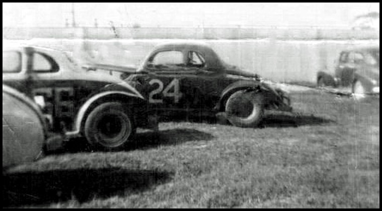 Bill Edwards #24 and Don Fleming #66 at Oshawa Motor Speedway. Courtesy of South Central Ontario Speedways